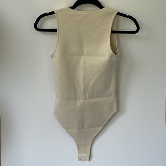 ZEYNEP ARCAY V-NECK BODYSUIT LIMESTONE size 2 - Picture 8 of 8